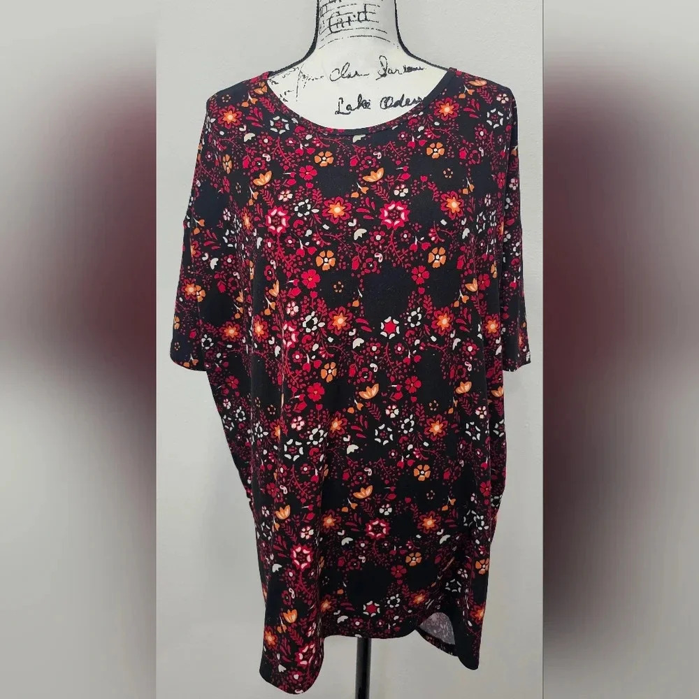 LuLaRoe IRMA Black/Red Floral Hi Low Tunic Top Blouse Size Medium NWOT